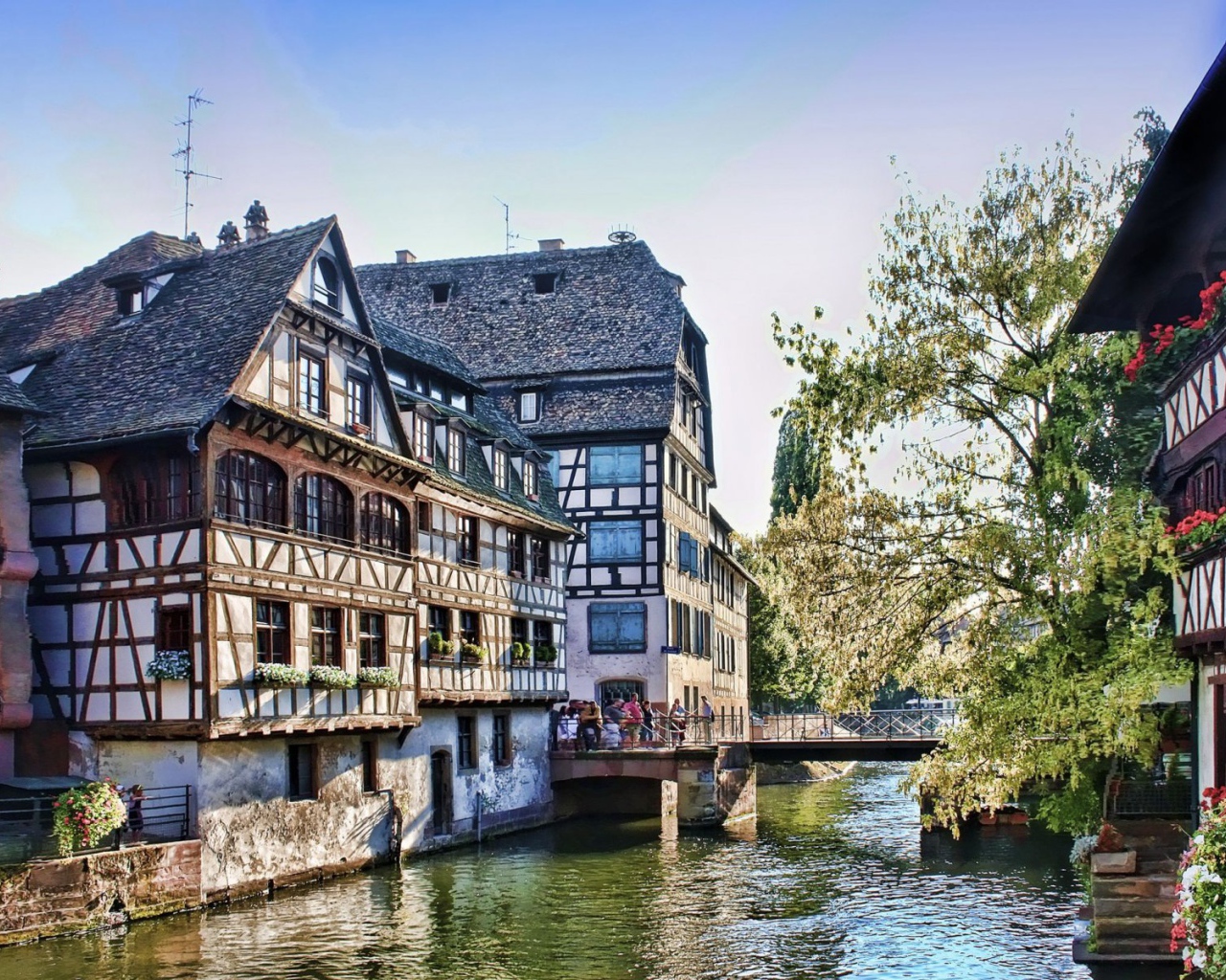 Старинные дома в городе Страсбург, Франция