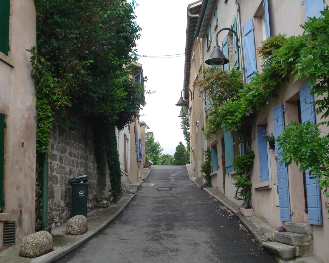 Старинная улочка в городе Лион, Франция