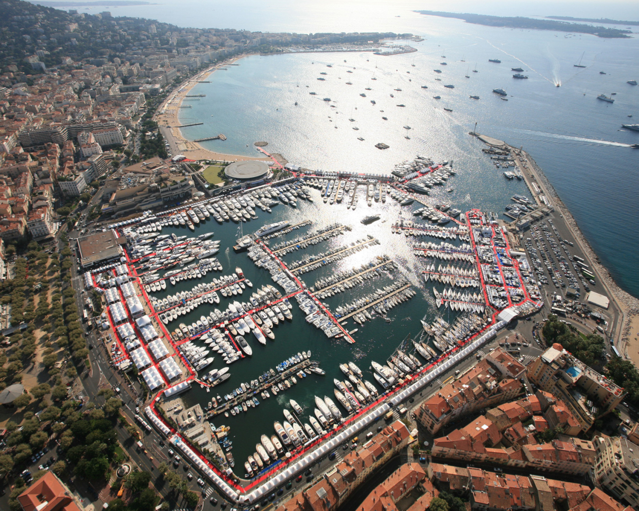 Панорама города в Каннах, Франция