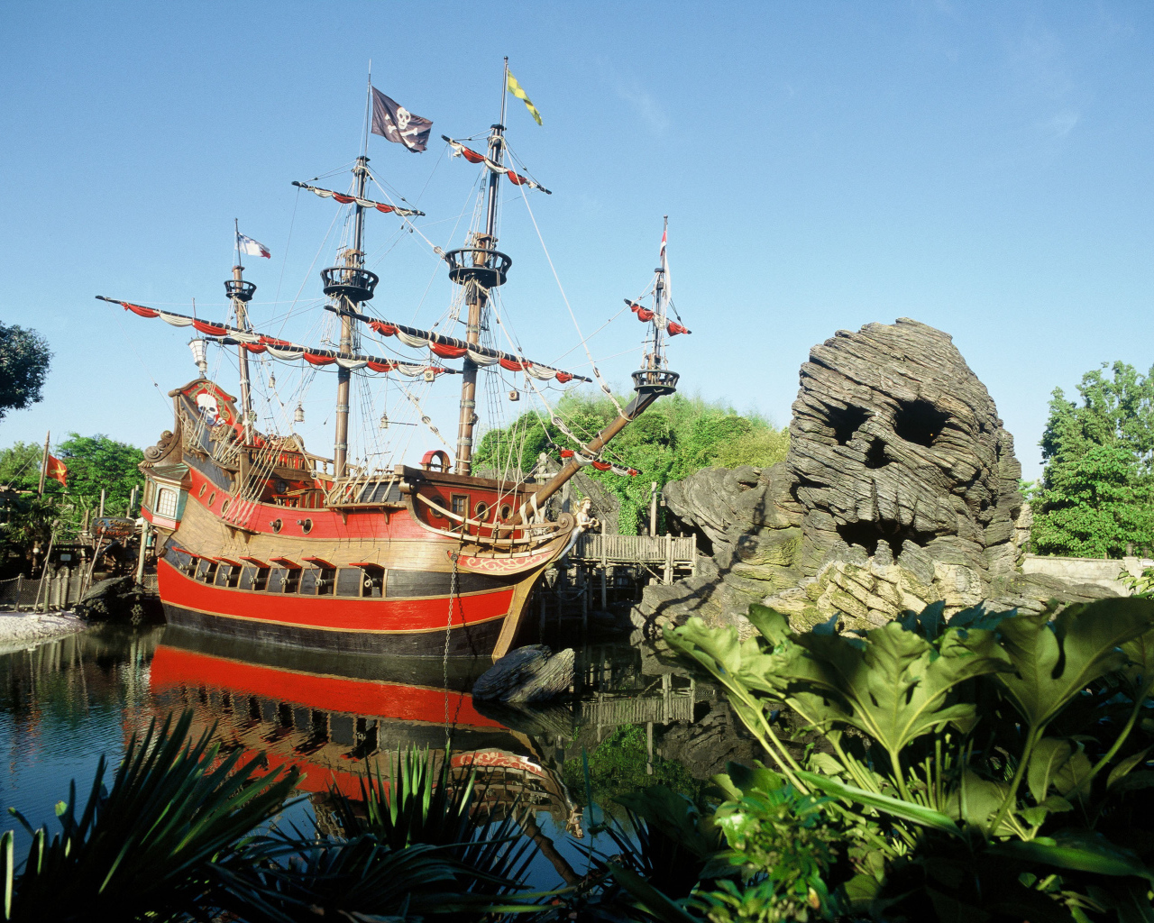 Пиратский корабль в Диснейленде, Франция