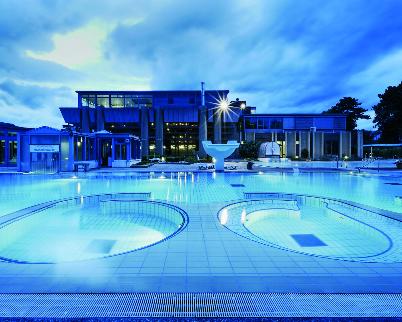 Бассейн на курорте Эвиан, Франция