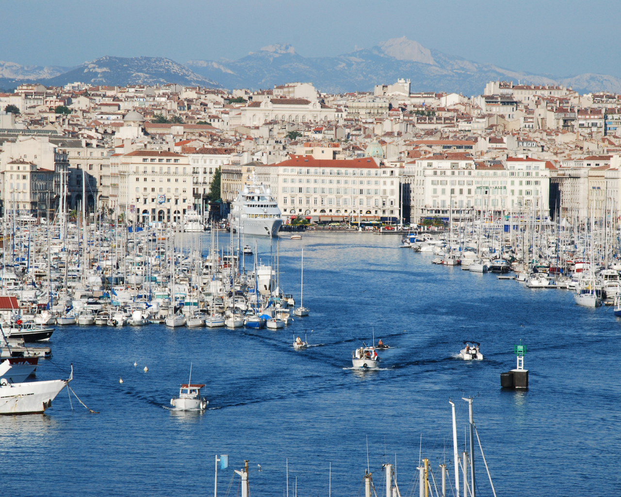Порт в городе Марсель, Франция