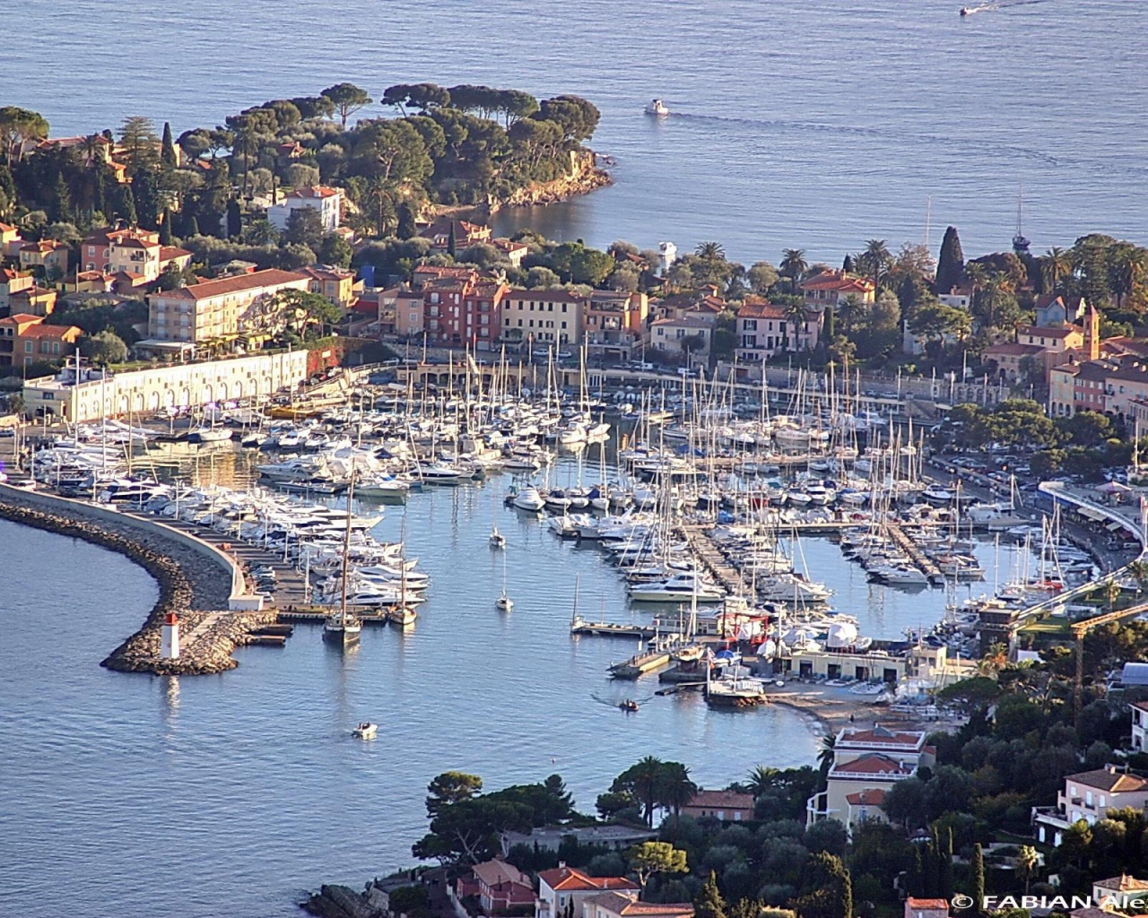 Порт на курорте Сен-Жан-Кап-Ферра, Франция