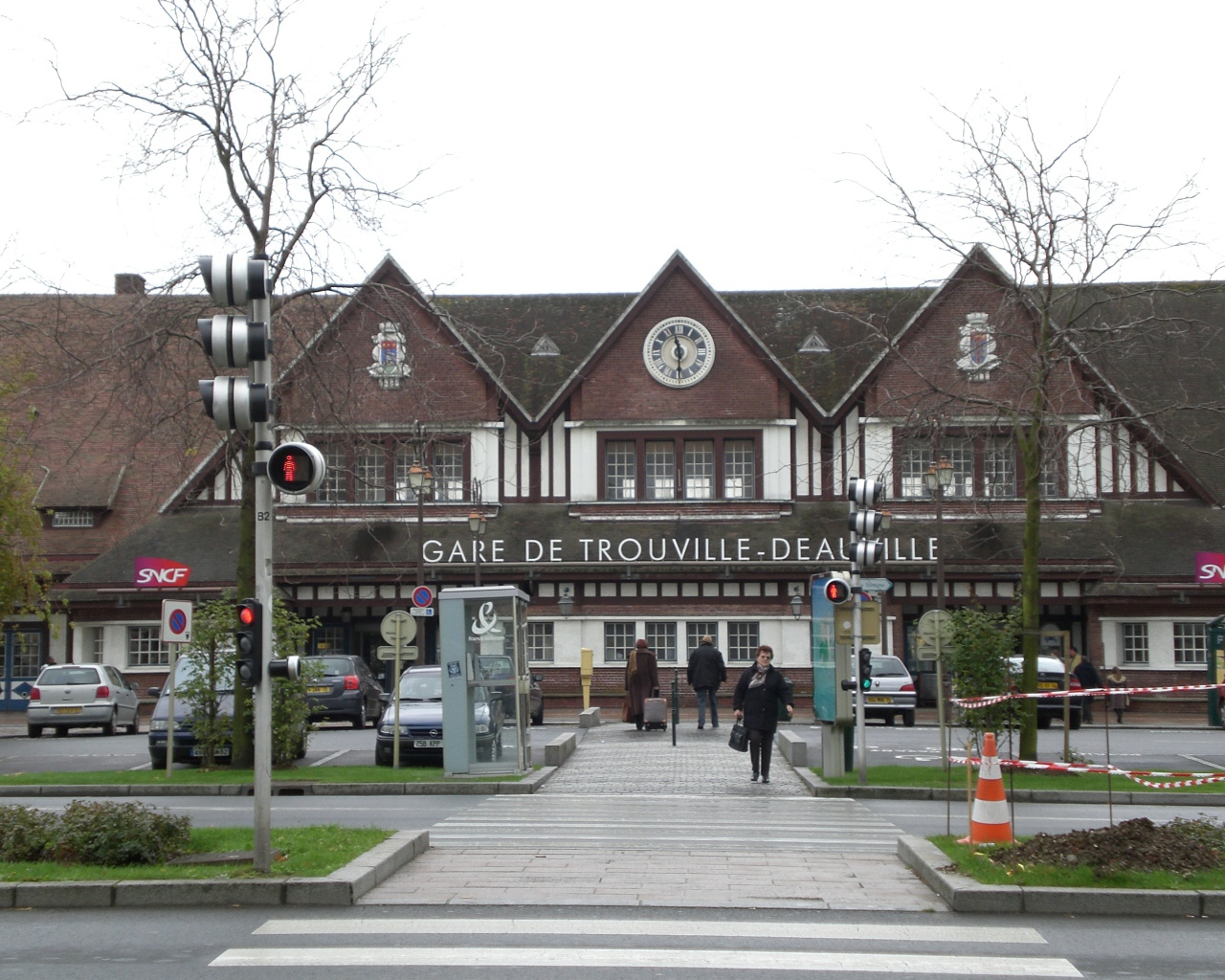 Железнодорожная станция на курорте Довиль, Франция