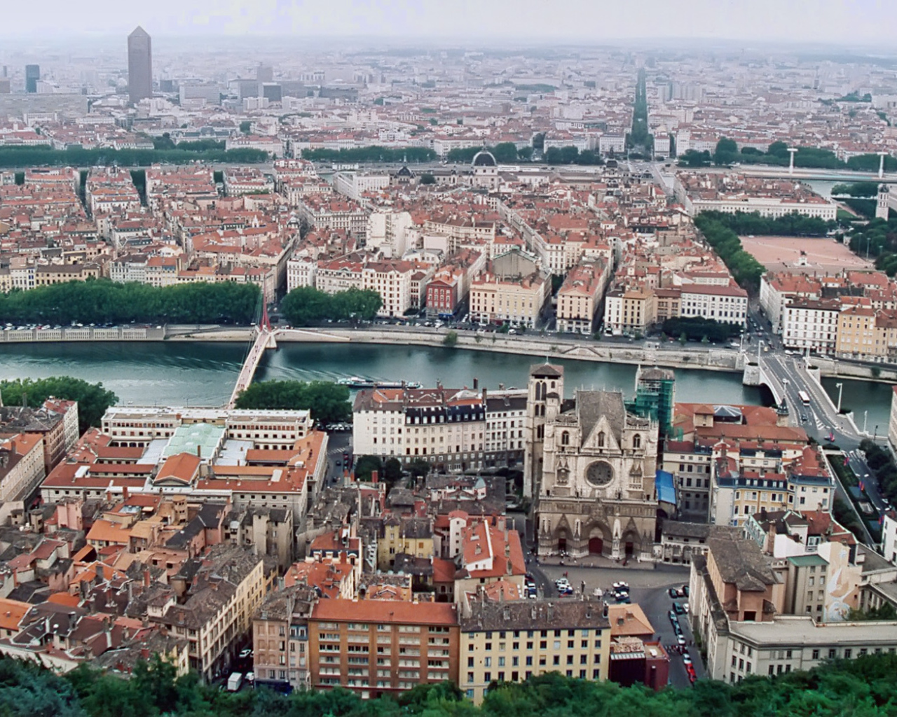 Река в городе Лион, Франция