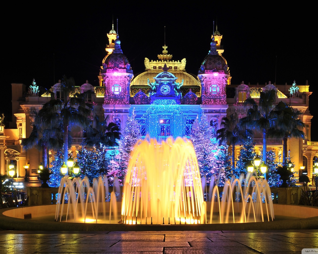 Сияющий фонтан в Монте-Карло, Франция