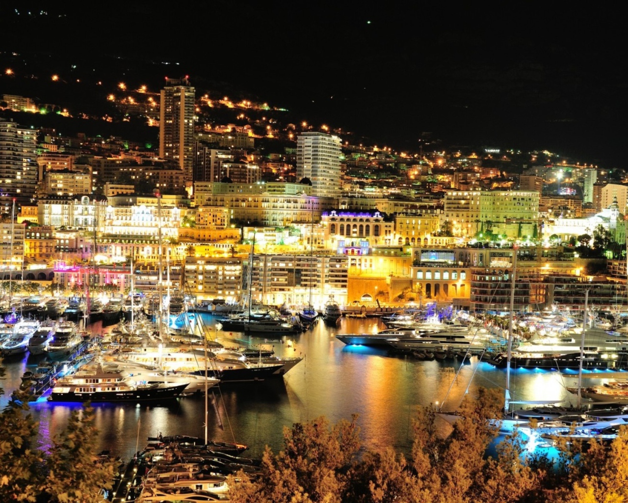Сияющий порт в Монако