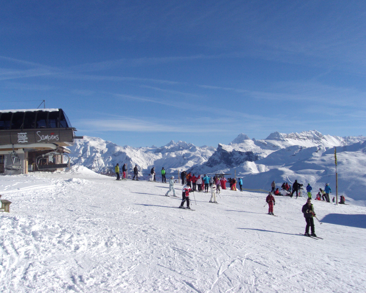 Лыжная база на горнолыжном курорте Самоен, Франция