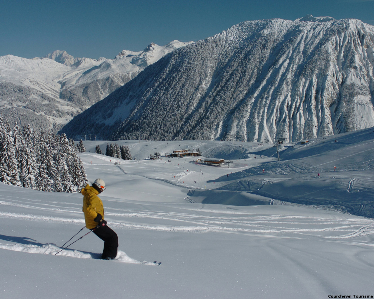 Катание на лыжах на горнолыжном курорте Куршевель, Франция