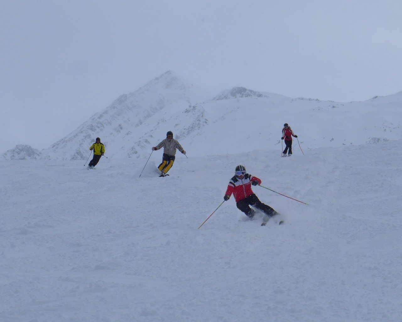 Катание на лыжах на горнолыжном курорте Лез Арк, Франция