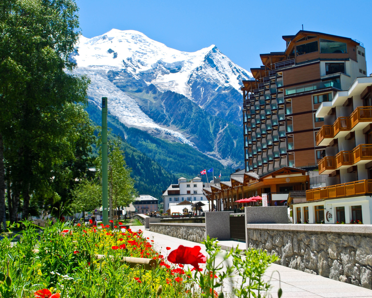 Сквер на курорте Шамони, Франция