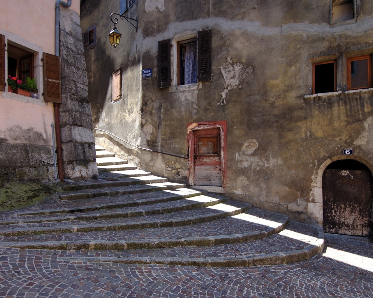 Лестница в городе Аннеси, Франция