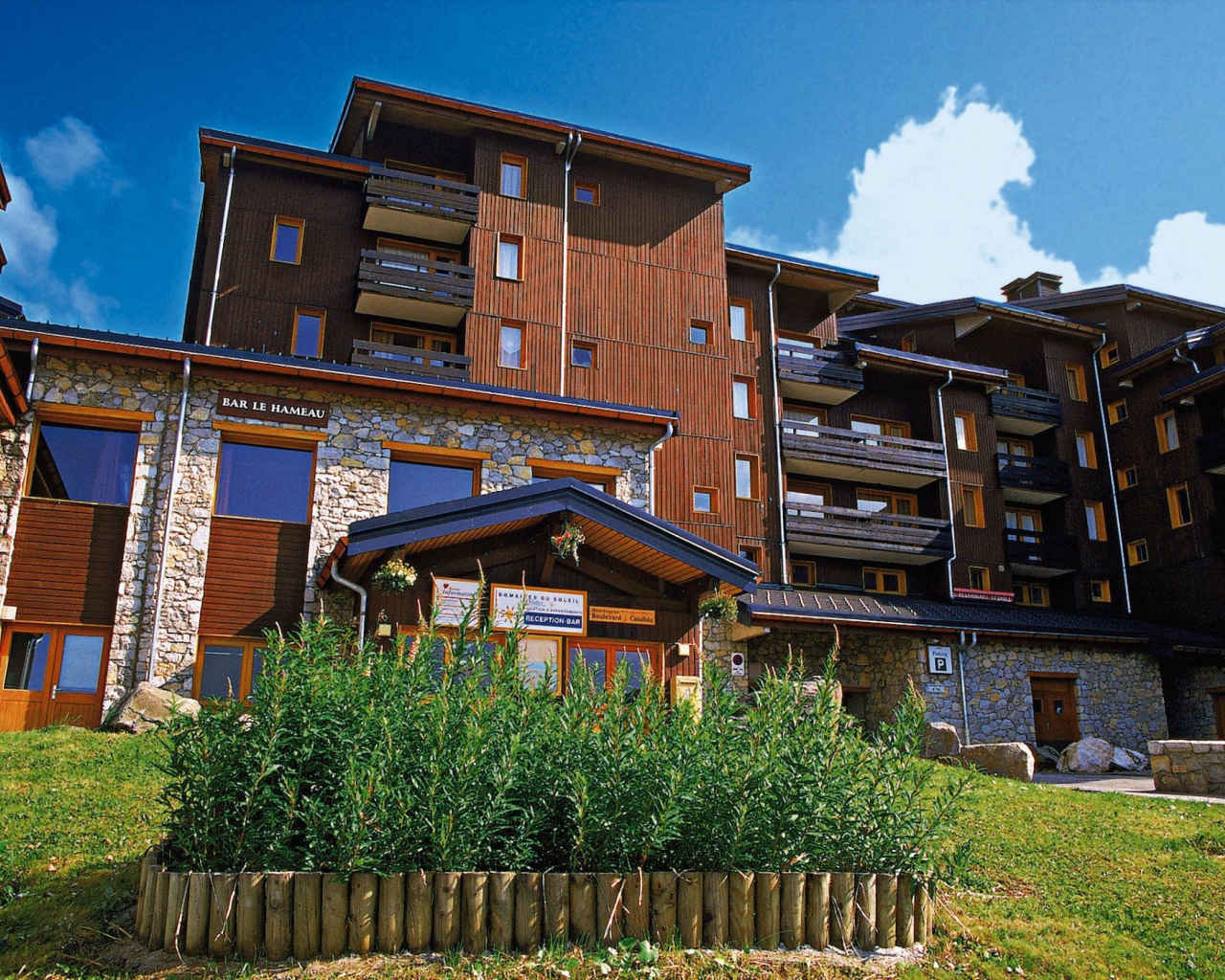 Летний пейзаж на горнолыжном курорте Мерибель, Франция