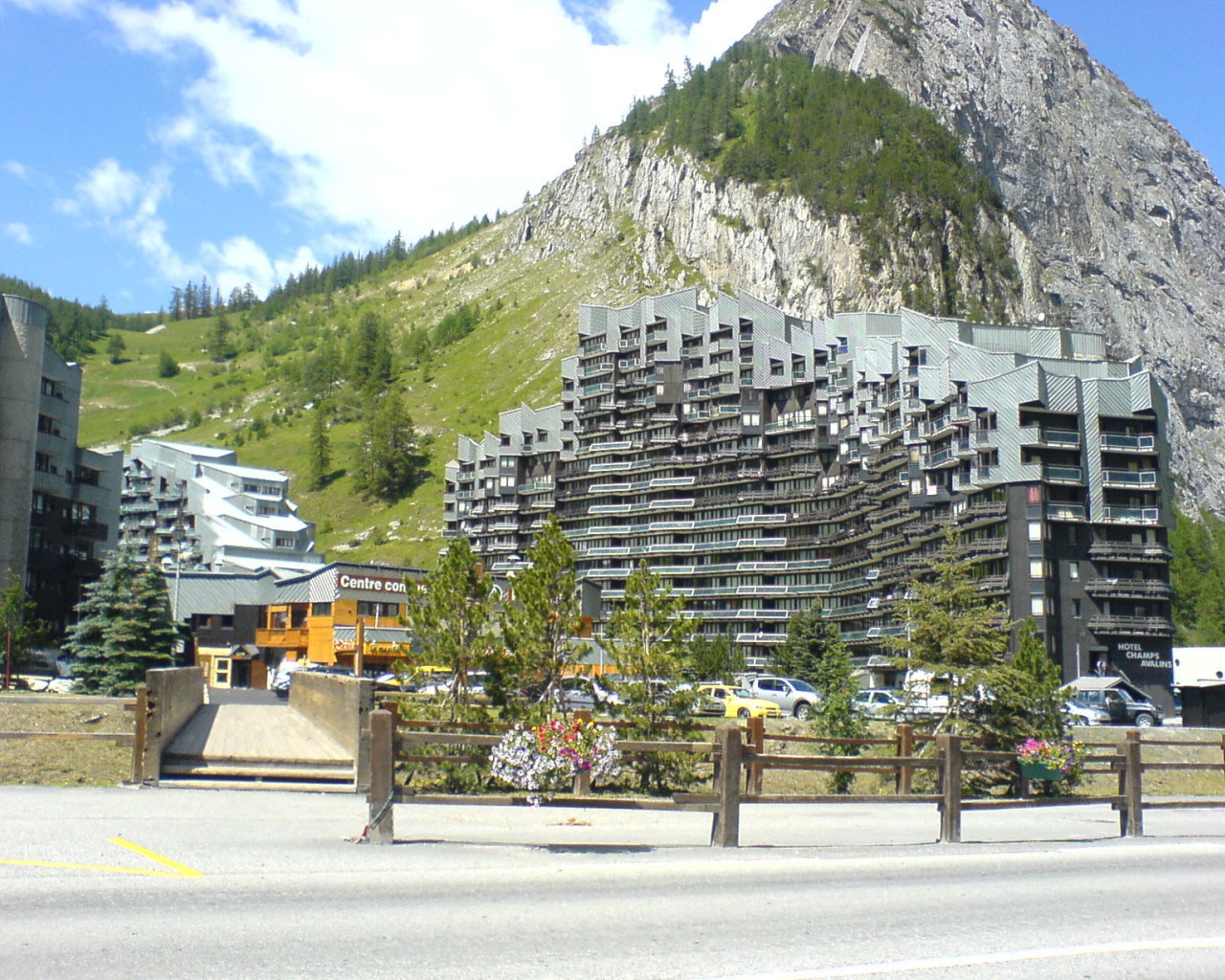 Летний пейзаж на горнолыжном курорте Валь д'Изер, Франция