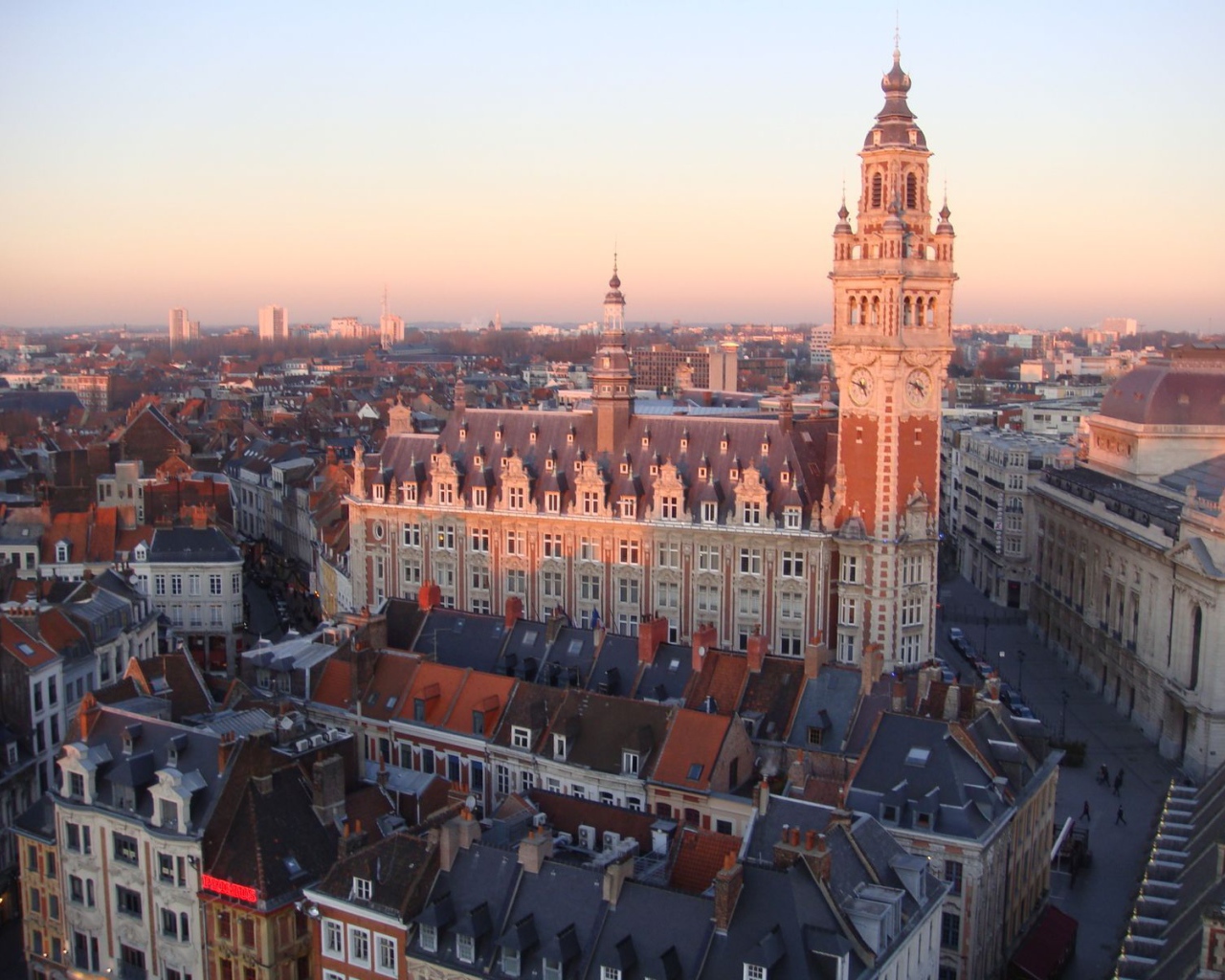 Закат в городе Лилль, Франция