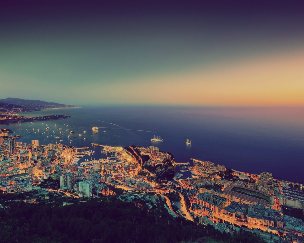 Закат над морем в Монако