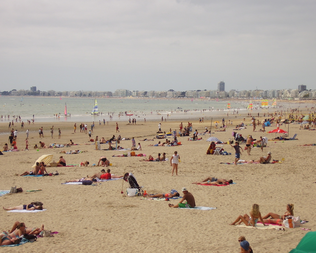 Пляж на курорте Ла Боль, Франция