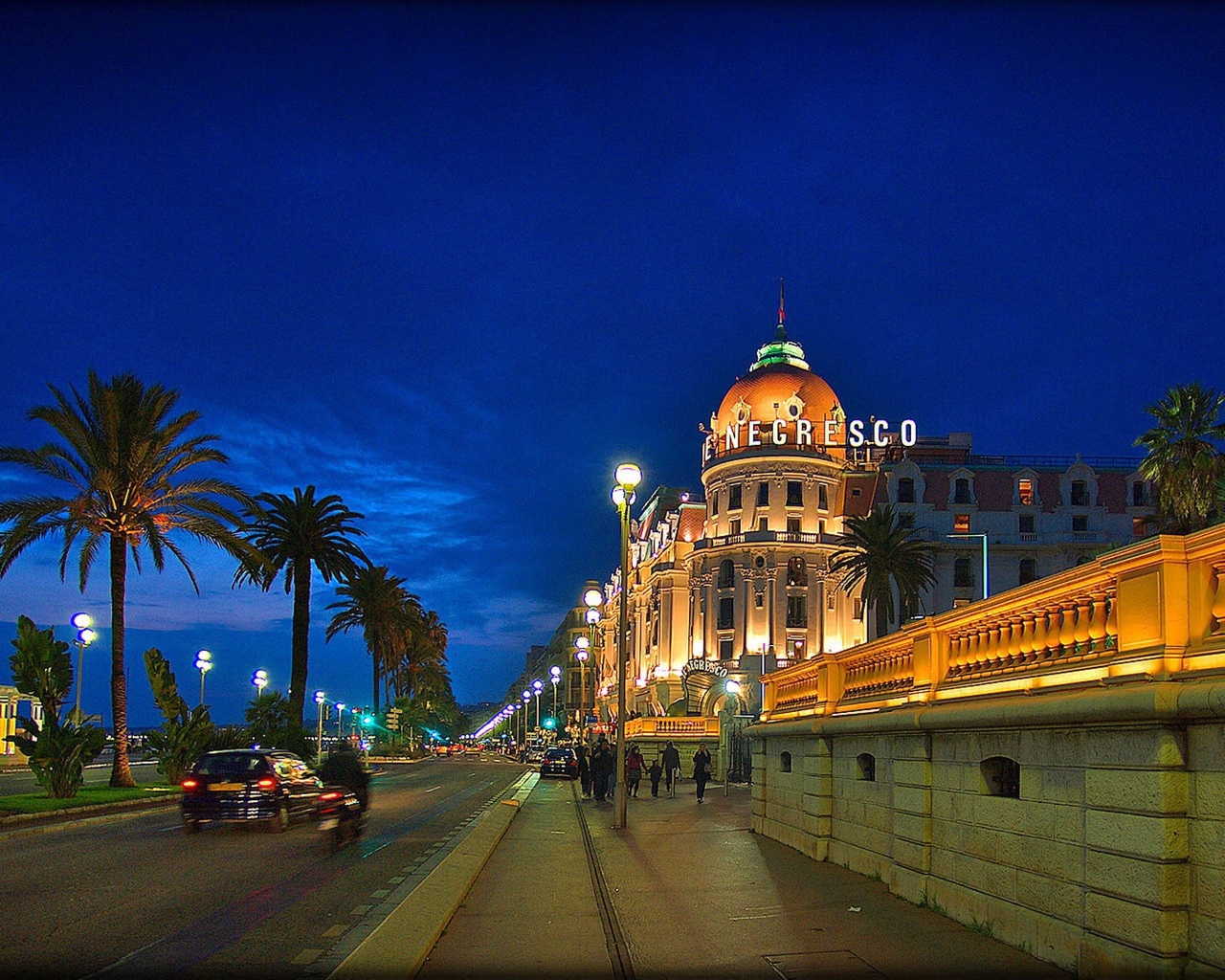 Отель на Лазурном берегу, Франция