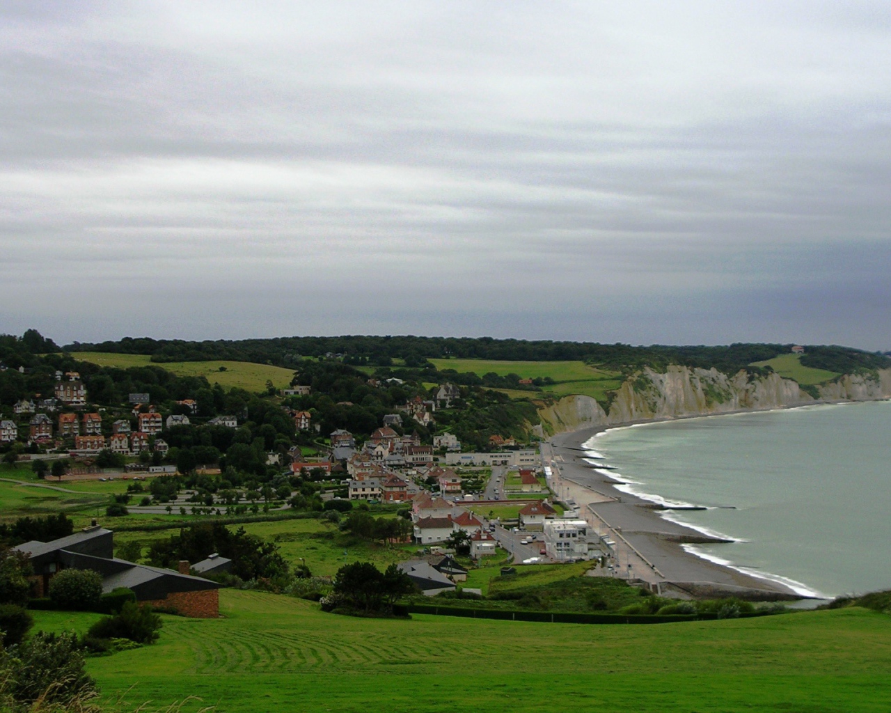 Городок на берегу моря в Нормандии, Франция