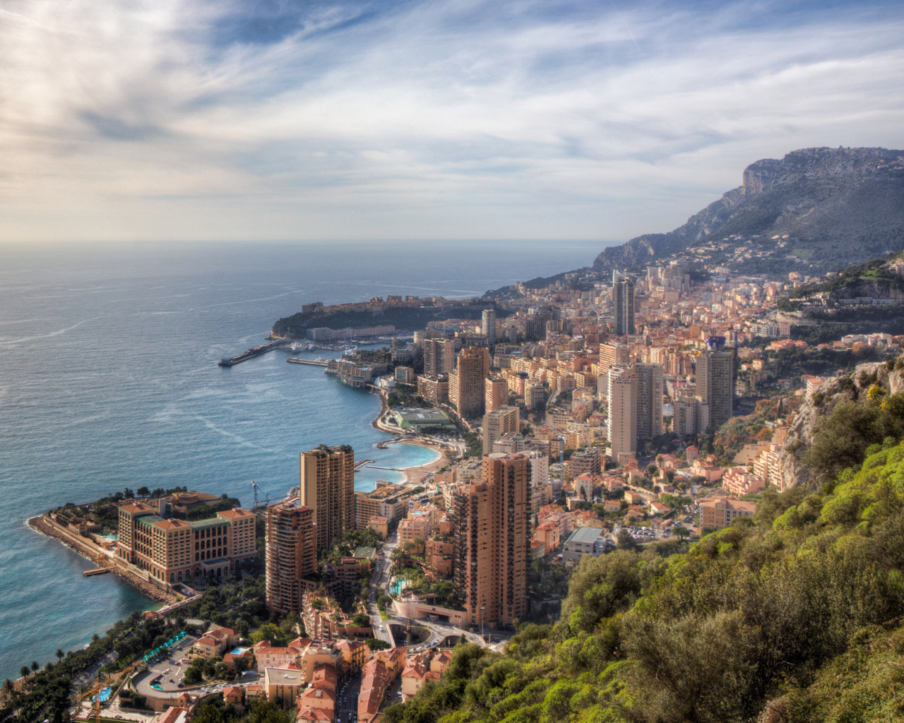 Город на побережье в Монте-Карло, Франция