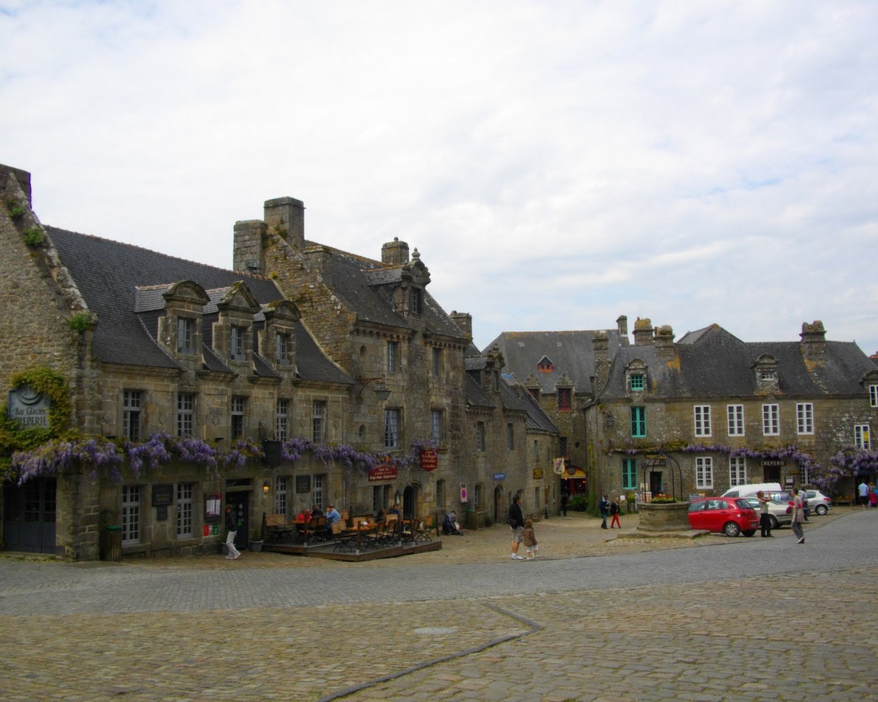 Городская площадь в Бретань, Франция