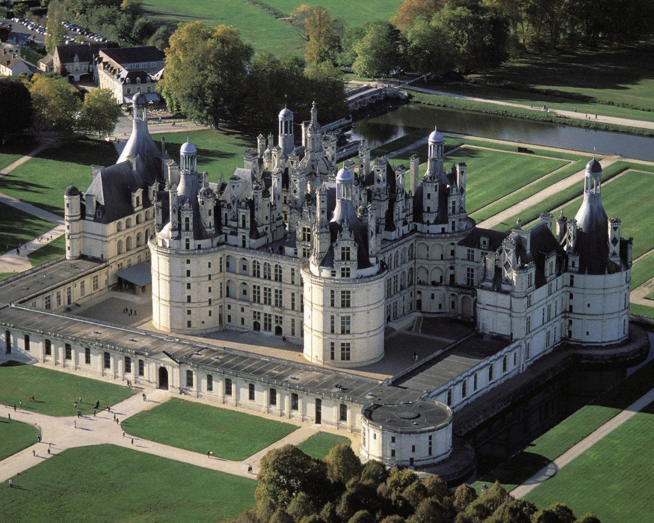 Virtual tour of the castle in the Loire, France