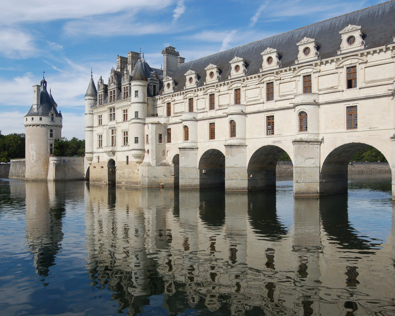Замок на воде в Луаре, Франция