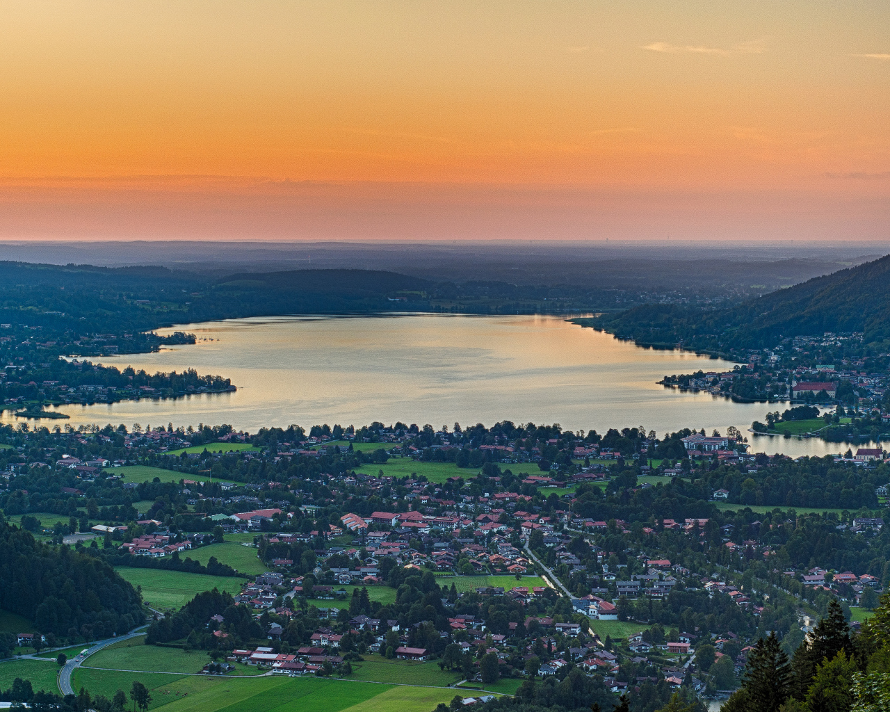 Красивый вид на город Тегернзе, Германия