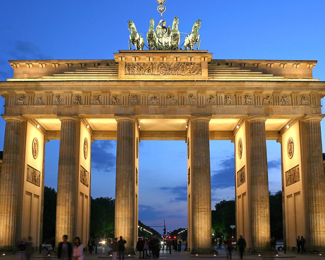 Брандербургские ворота в Берлине