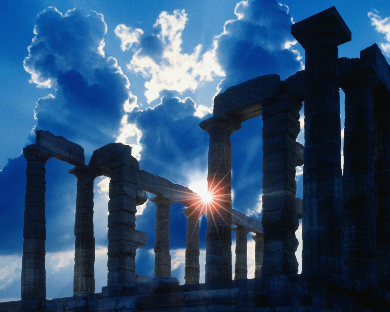 Древний храм в Афинах