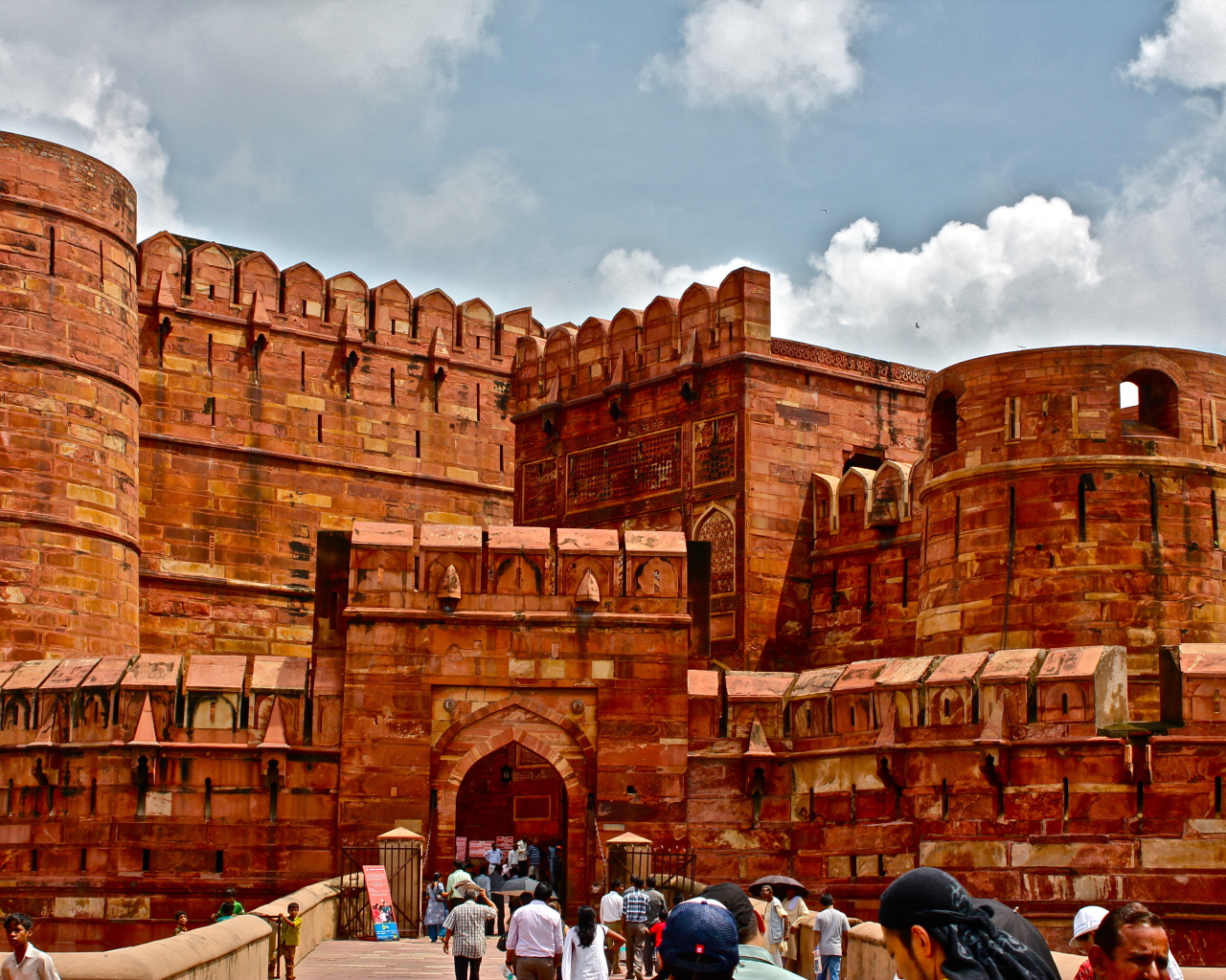 Древние строения в Агре