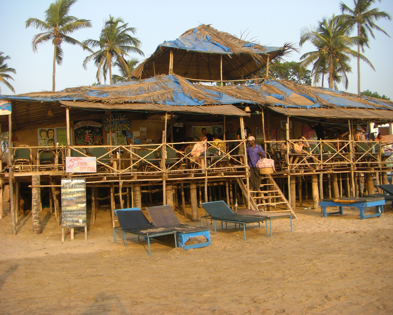 Пляжные домики в Анджуне