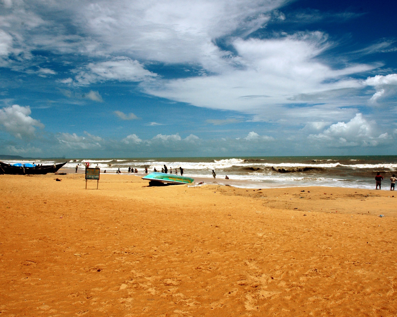 Пляжи в Бенаулиме