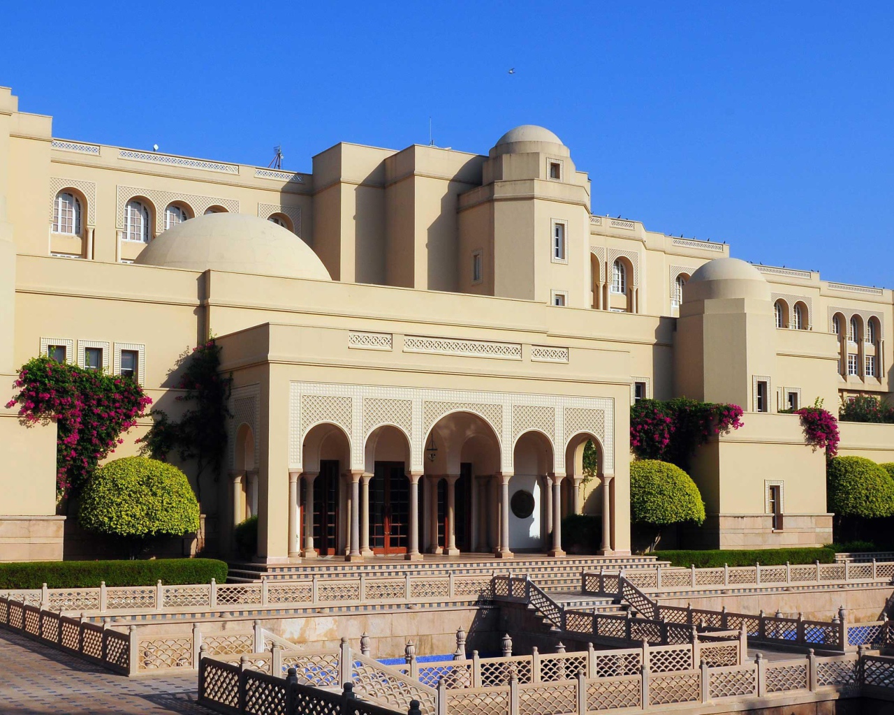 Красивая архитектура в Агре