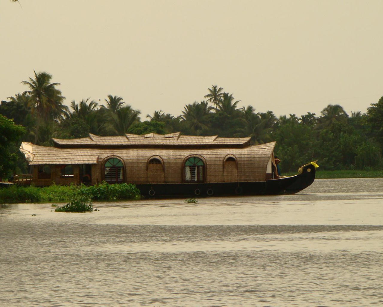 Красивый корабль в Алапуже