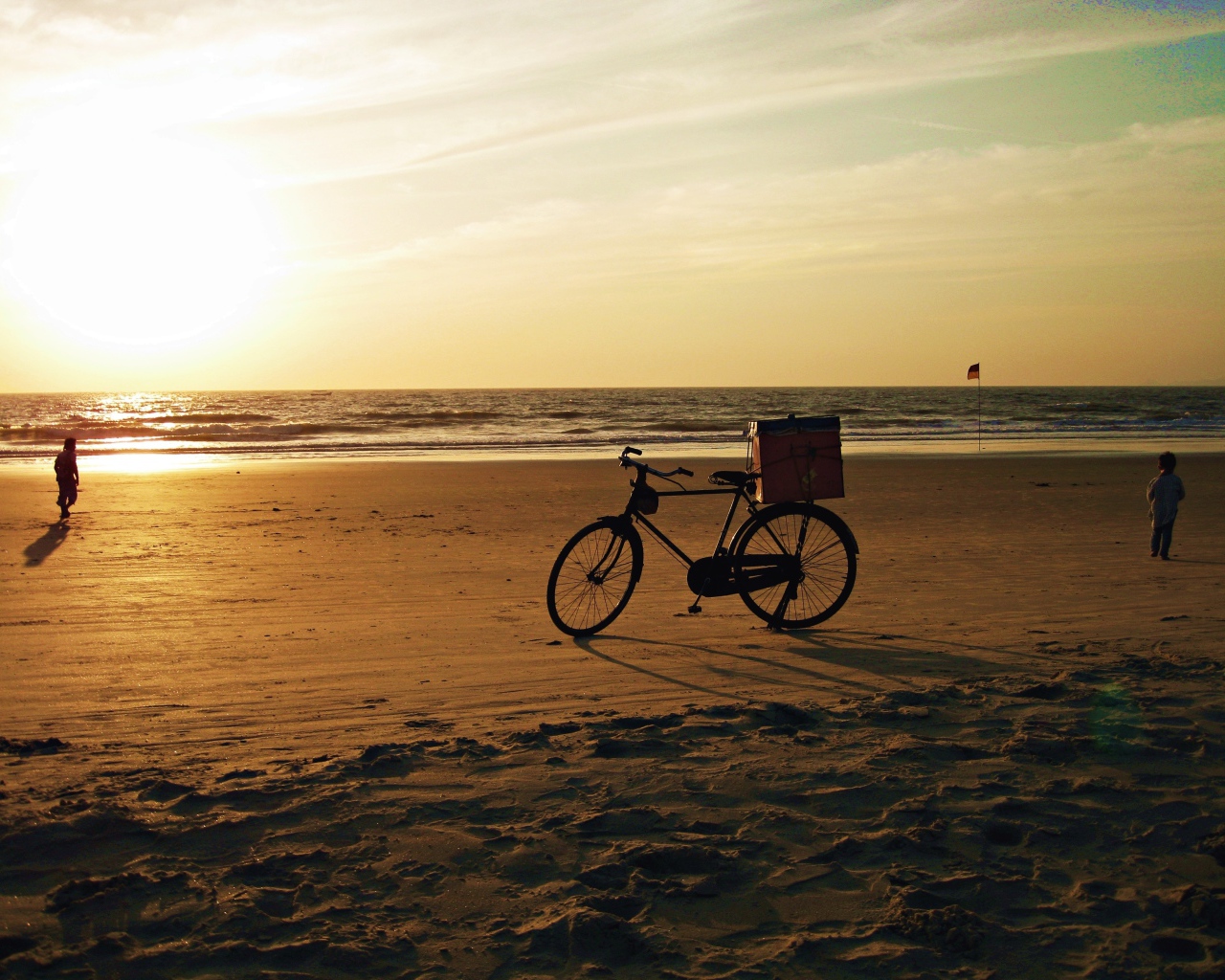 Велосипед на пляже в Гоа