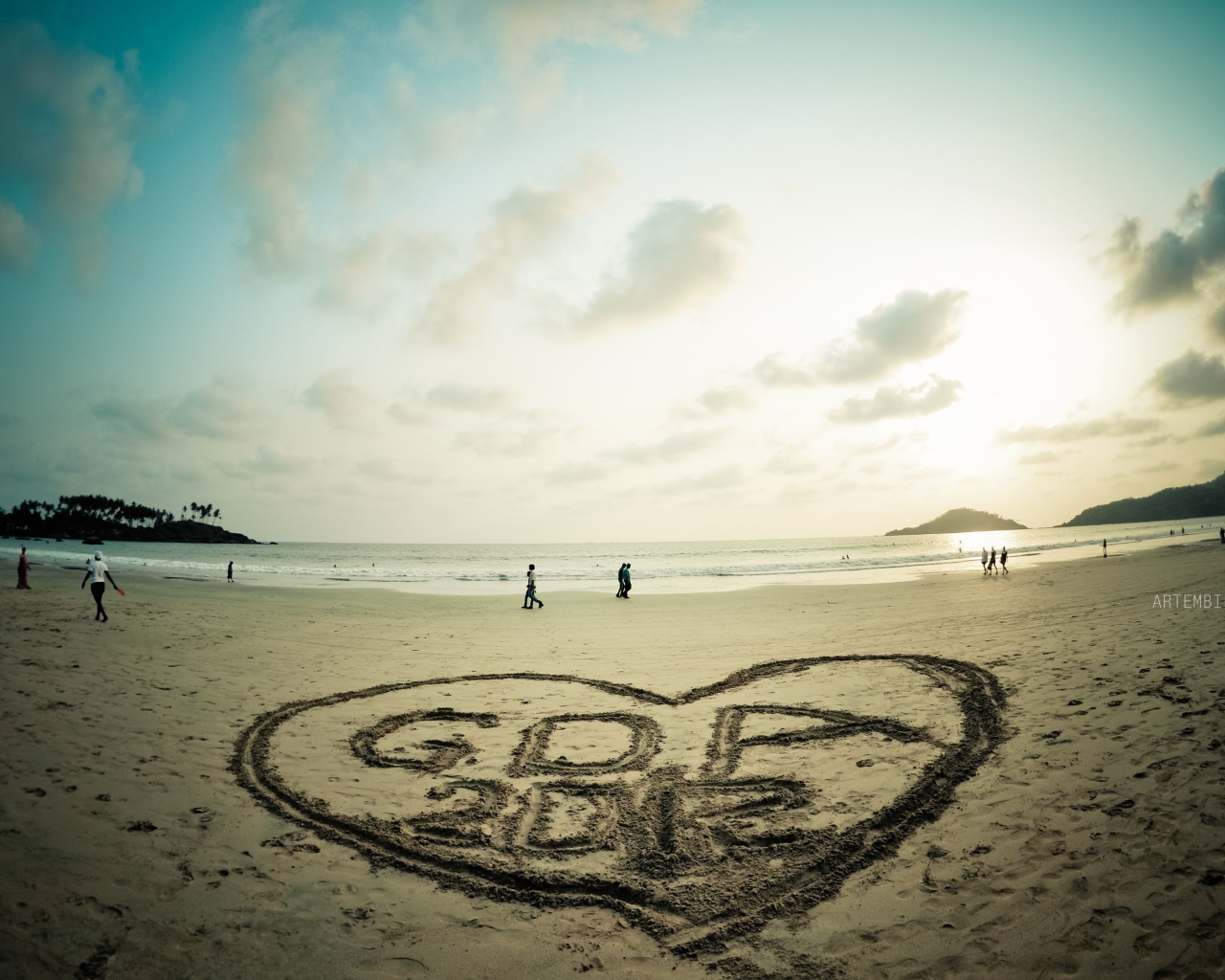 Рисунок на песке в Гоа