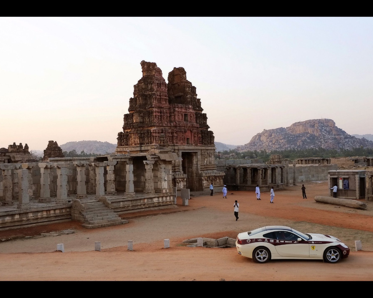 Феррари рядом с Мумбаи