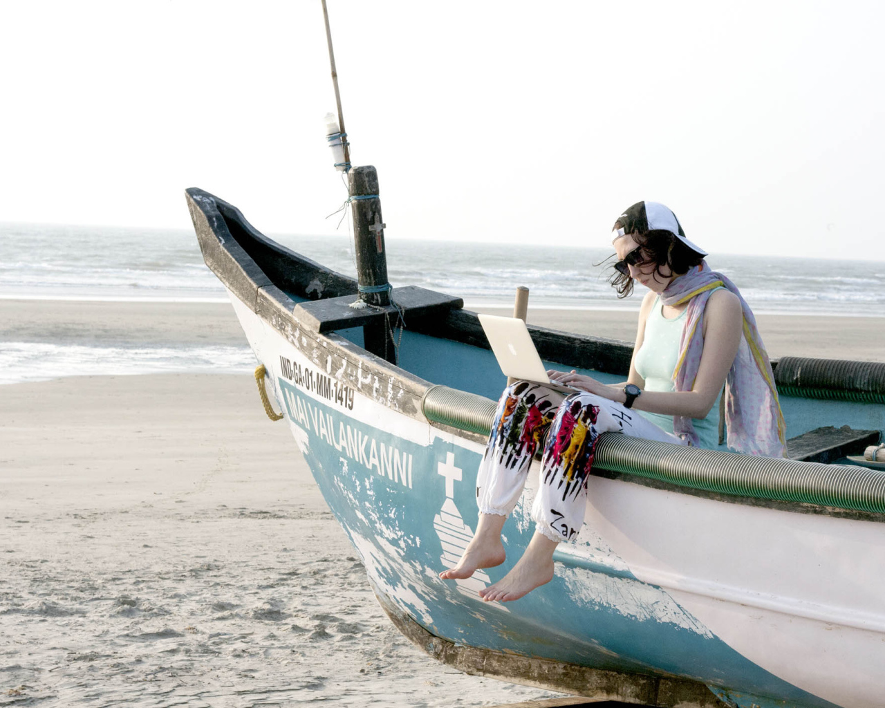 Девушка в лодке в Ашвеме
