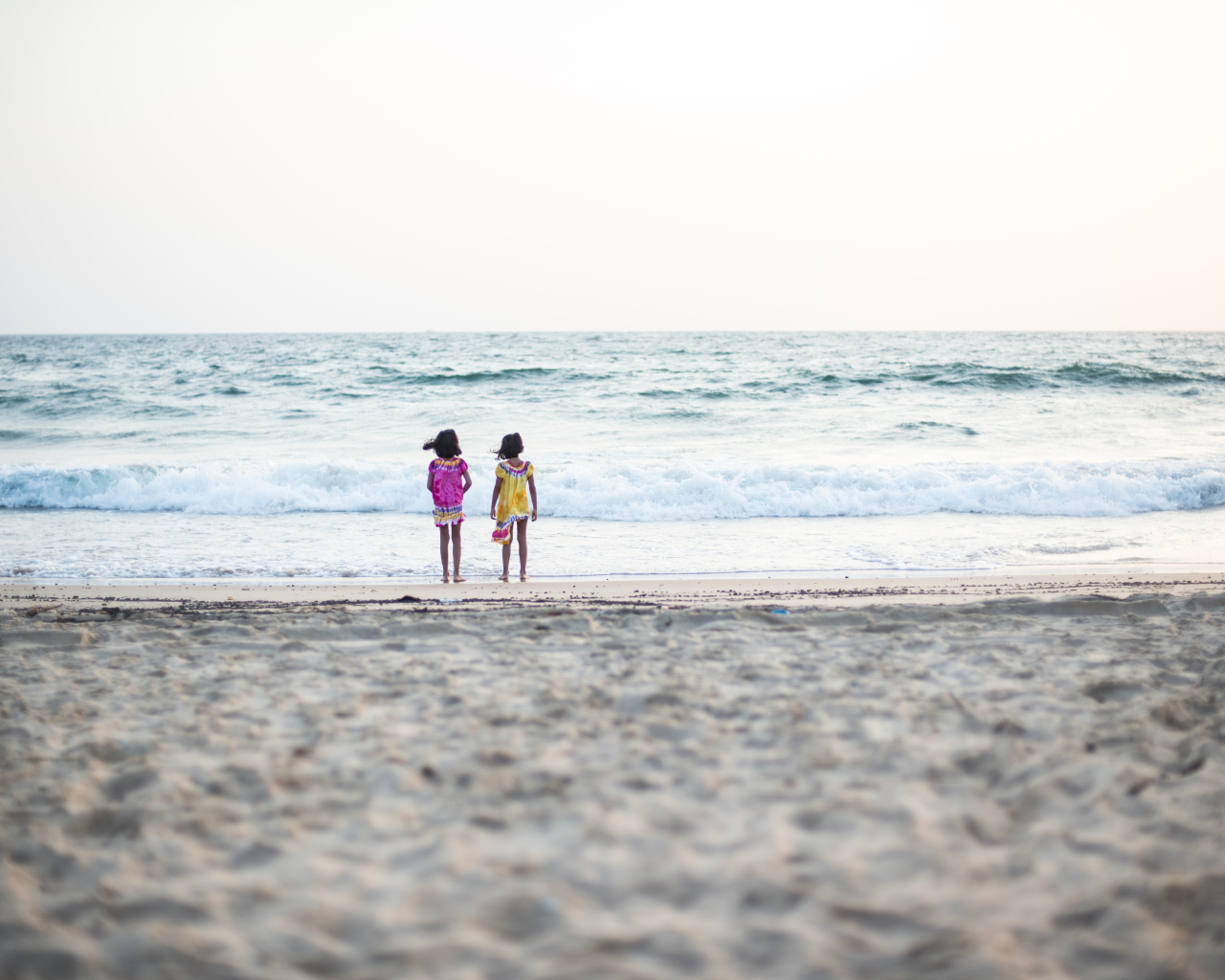 Девочки на пляже в Гоа