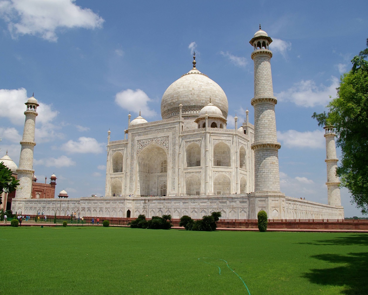 Мавзолей-мечеть Тадж-Махал в Агре