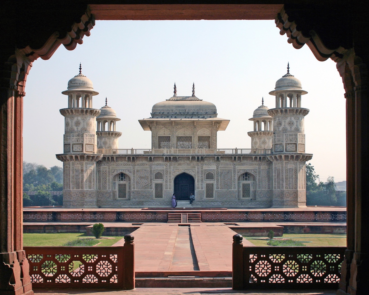 Памятник Итимад-Уд-Даула в Агре