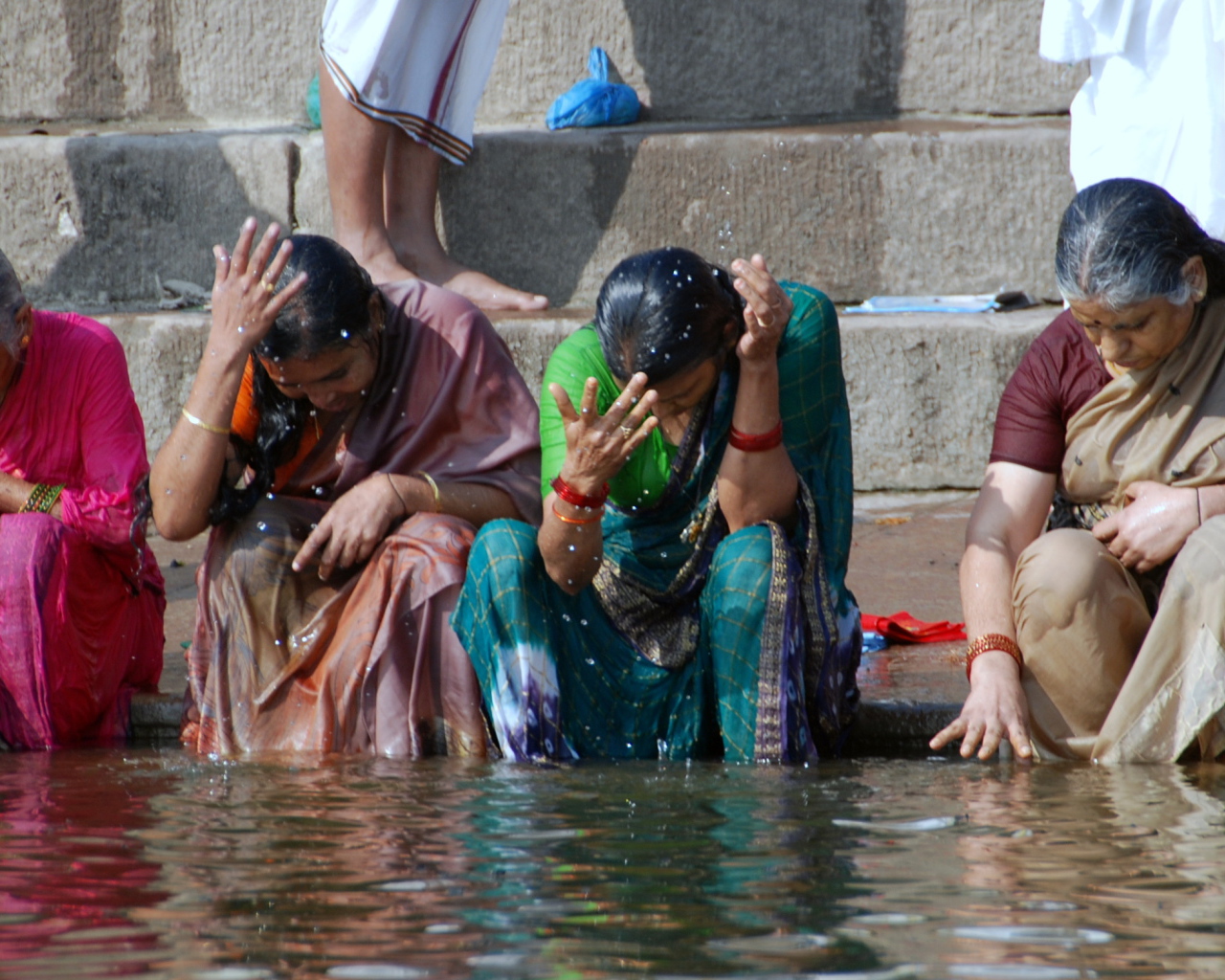 Жительницы Варанаси возле реки