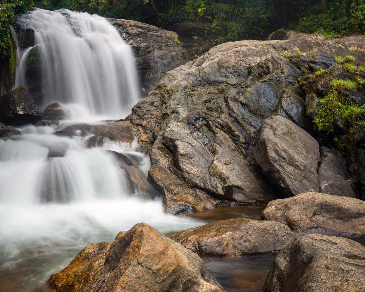 Маленькие водопады в Индии