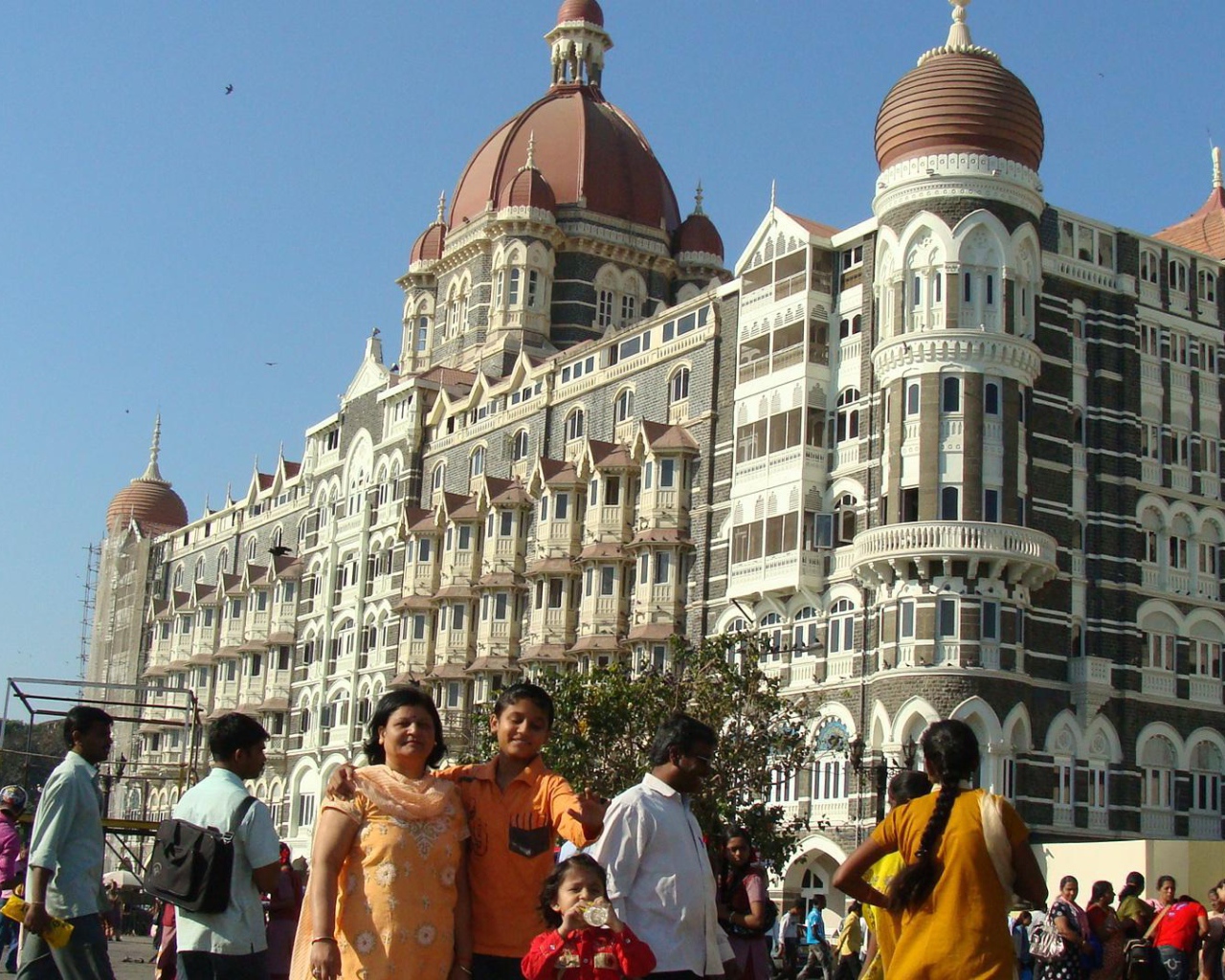 Уличная суета в Мумбае