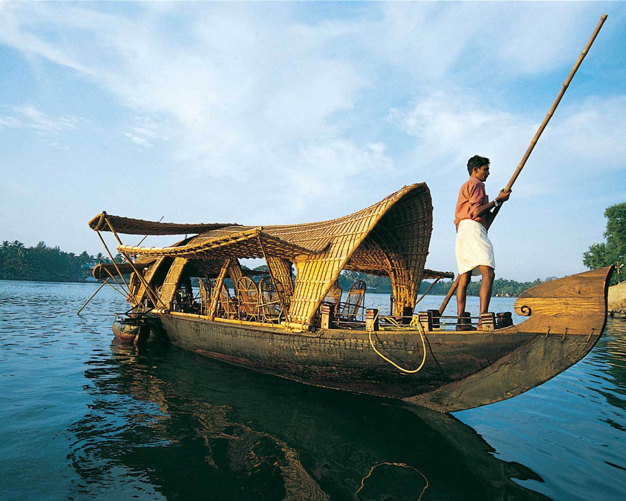 Лодка для туристов в Алапуже