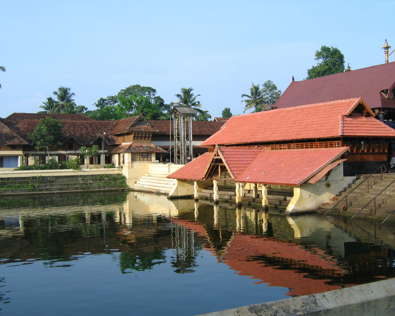 Прогулка по улицам Алапужи
