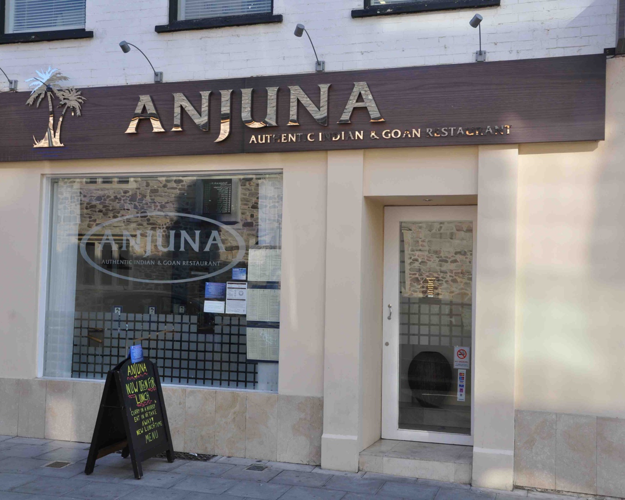 Прогулка по улицам Анджуны