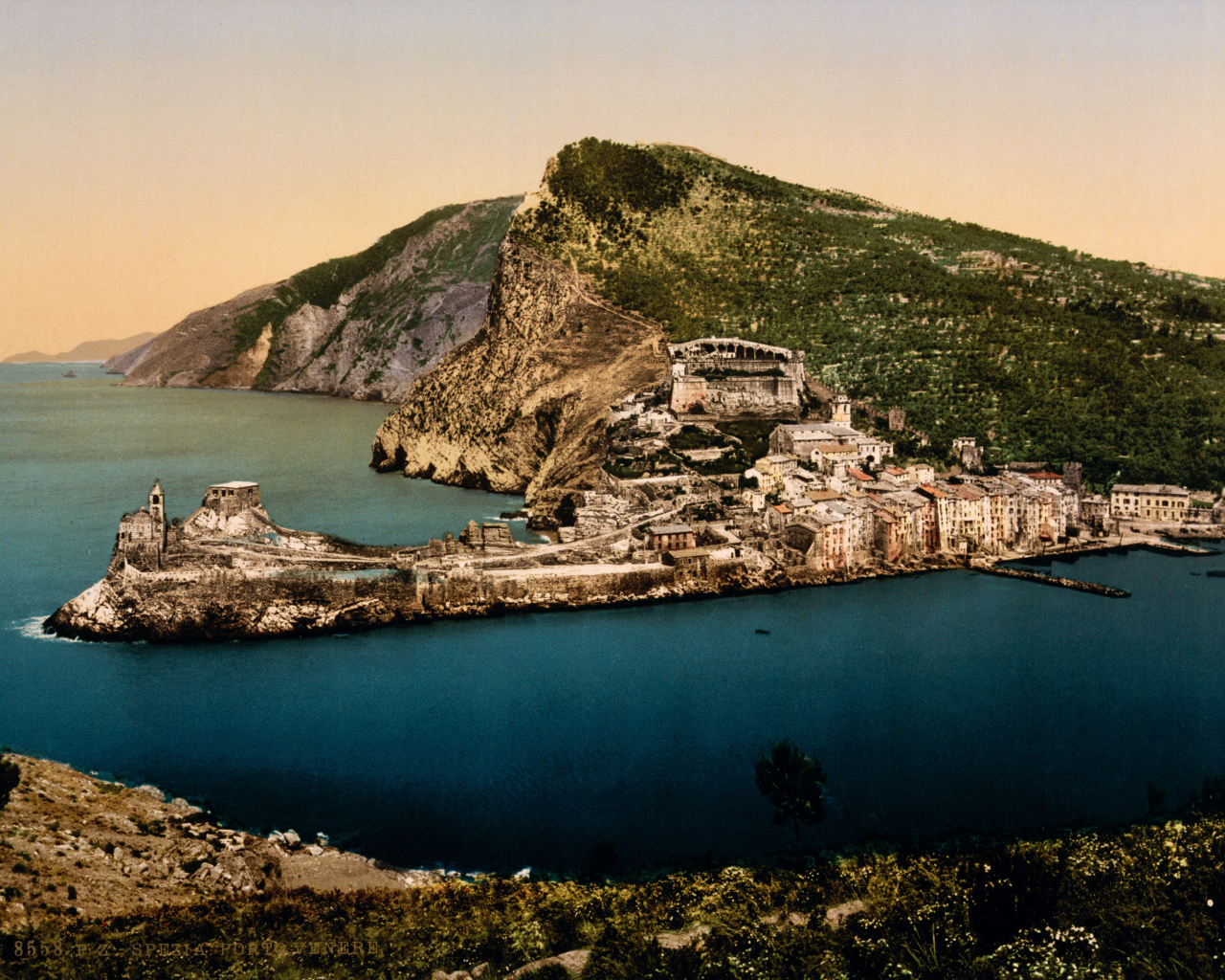 Тихая гавань на побережье в Лигурии, Италия