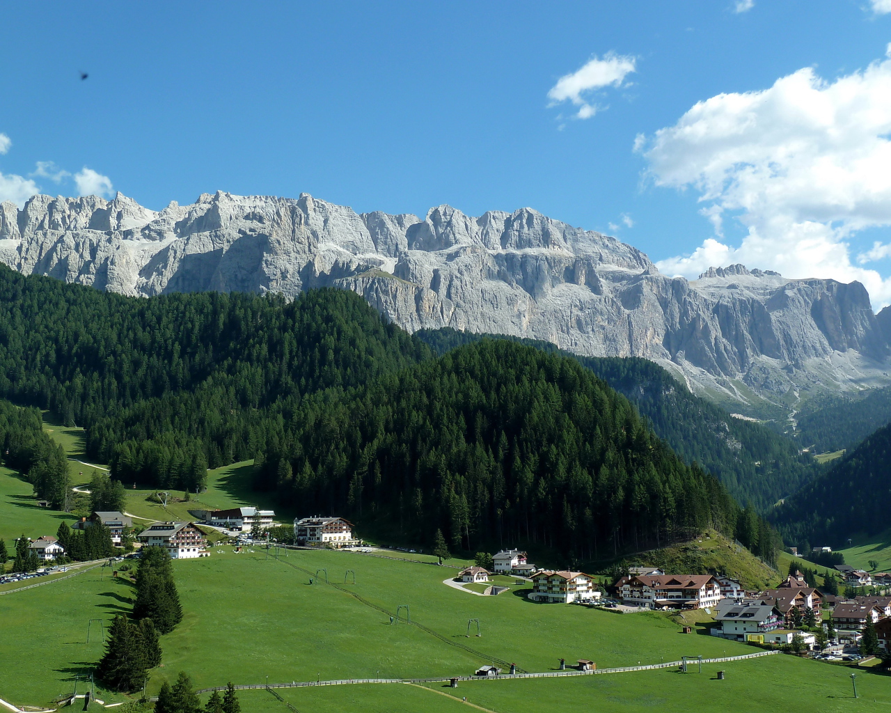 Альпы на горнолыжном курорте Валь Гардена, Италия